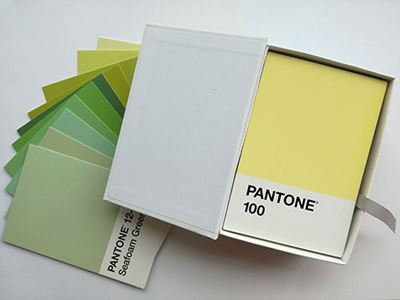 PANTONE - 100 Postkarten